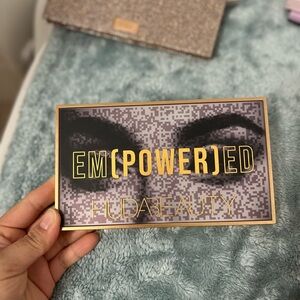 Huda beauty empowered eyeshadow palette
